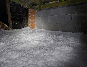 Zateplení stropu rodinného domu pomocí foukané izolace